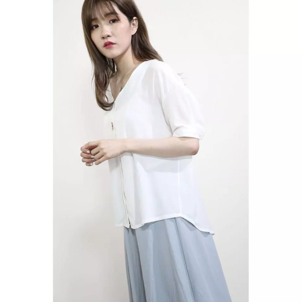 V領簡約貝殼扣短袖雪紡紗寬鬆顯瘦上衣‧2色 A101
