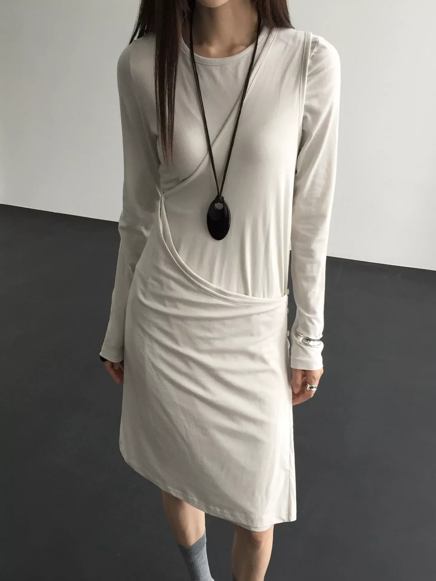 優雅款單肩鈕釦洋裝