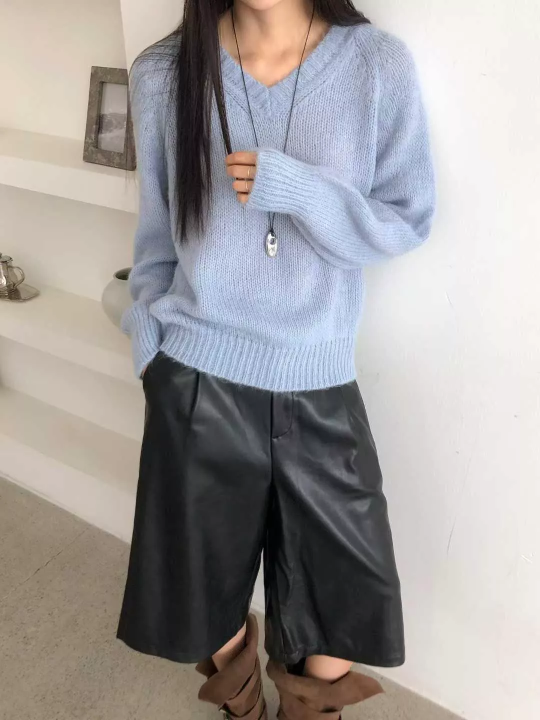 素面V領針織毛衣