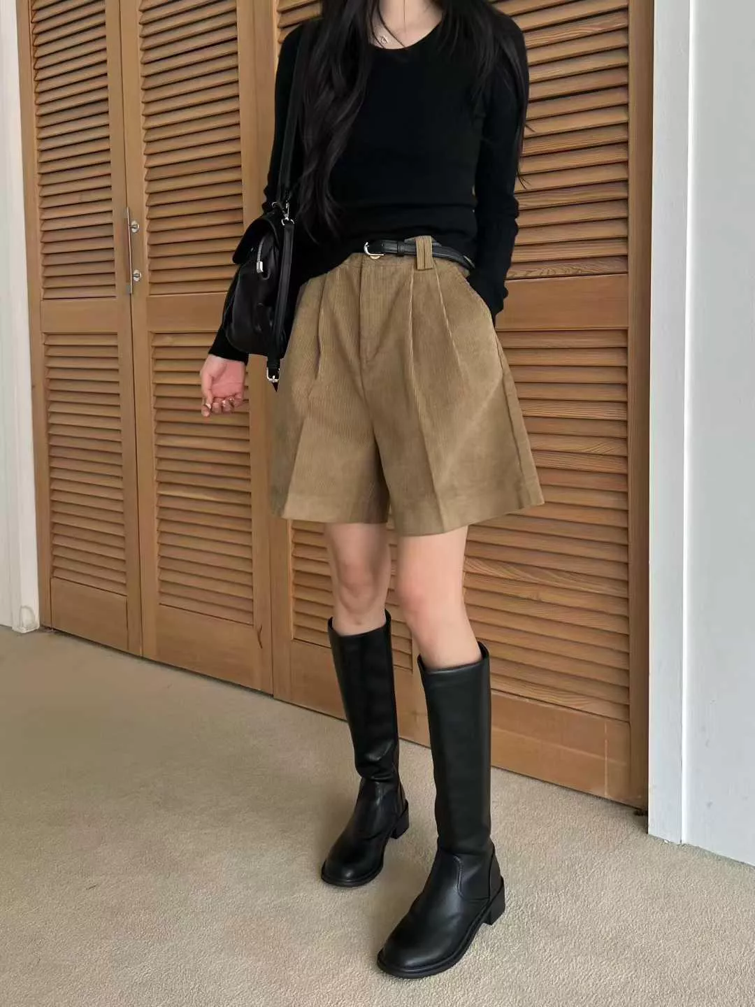 燈芯絨金扣短褲 (附腰帶)