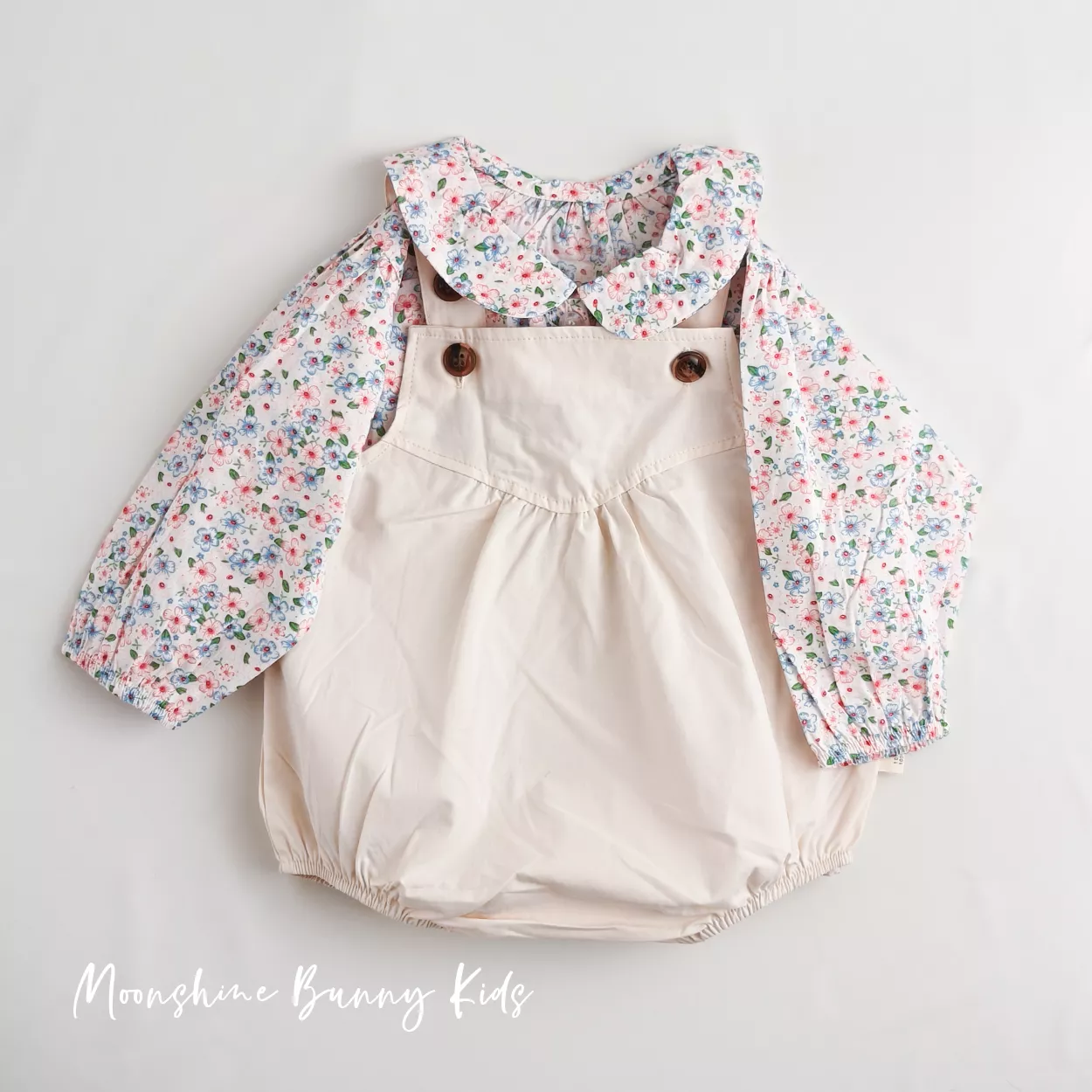 滿版花花背帶套裝