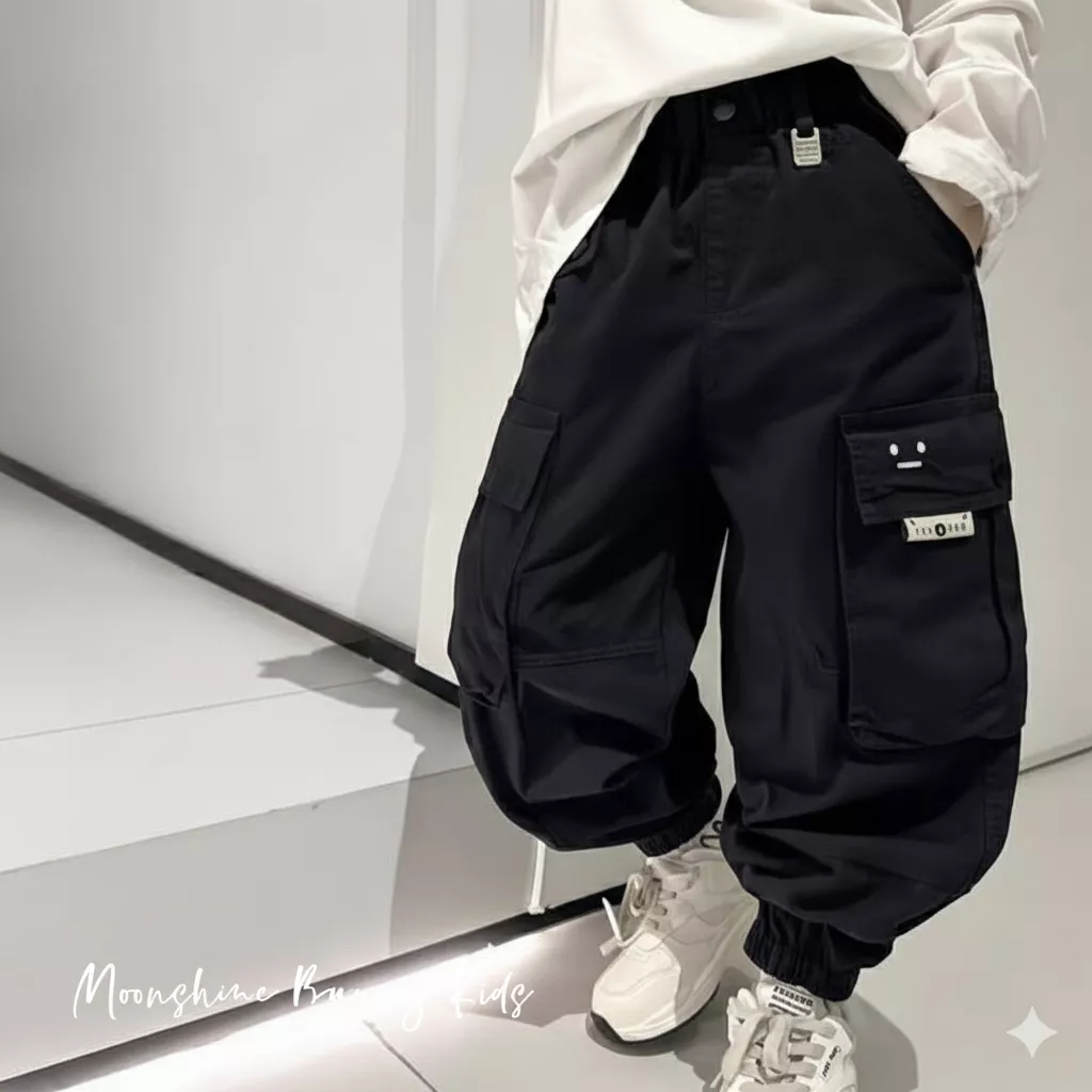 ・_・數字口袋縮口工裝褲 (黑)