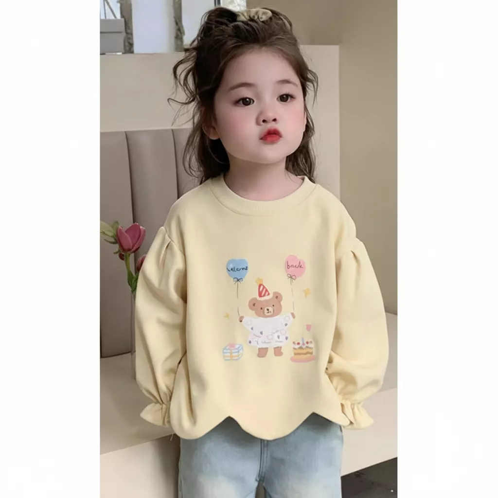 花瓣下擺氣球小熊上衣