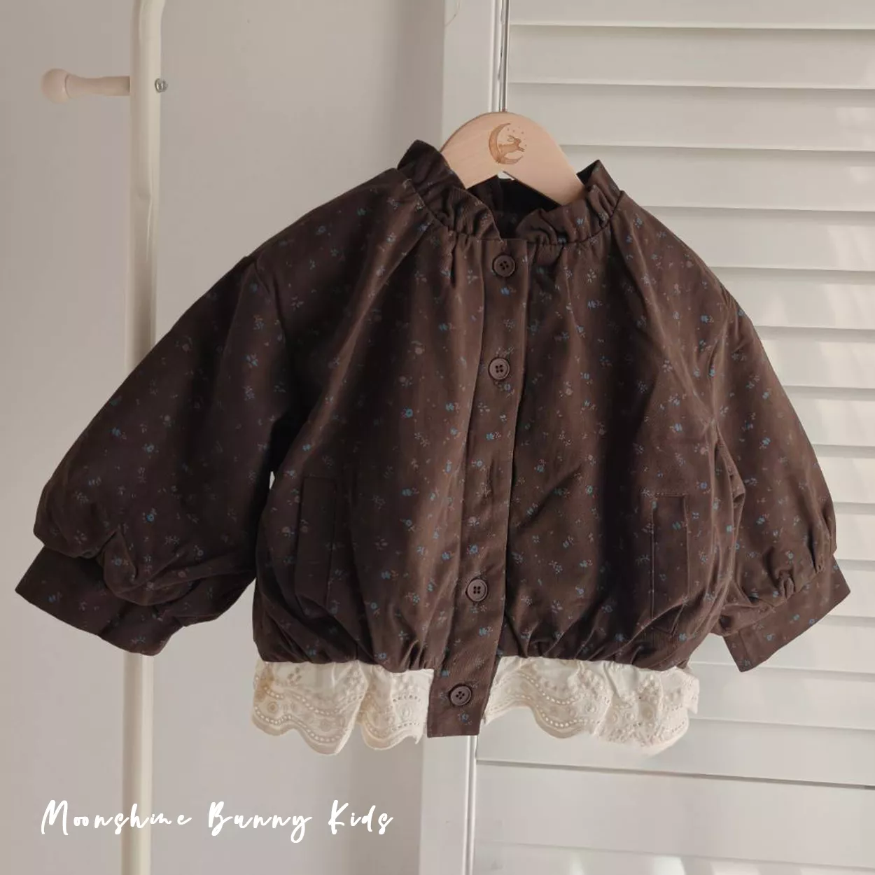 森系氣質款下擺蕾絲鋪棉外套