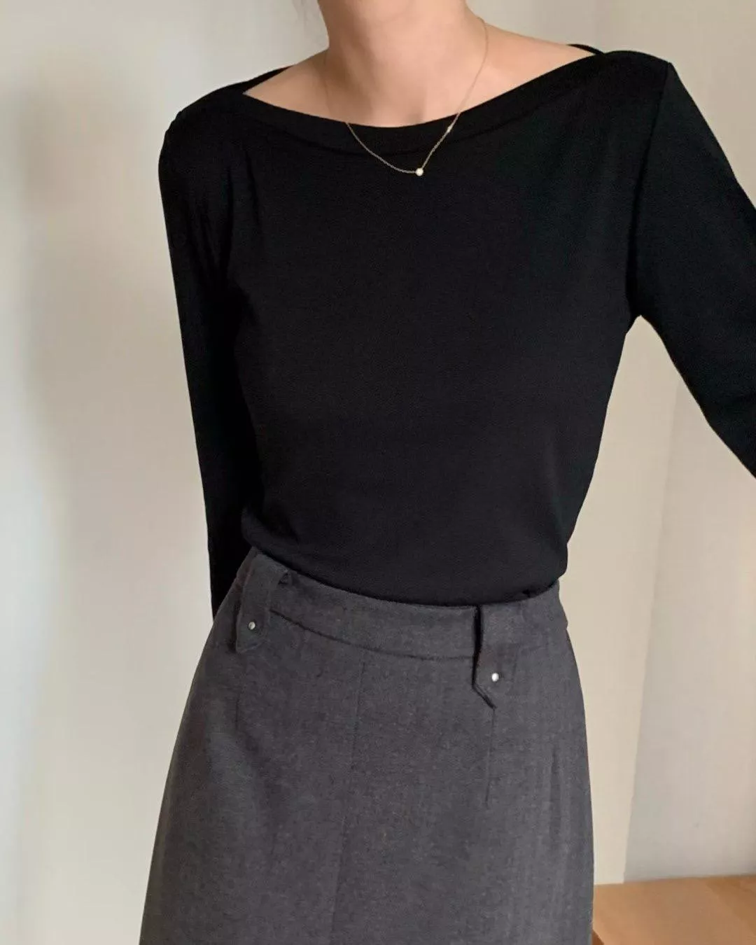 《Utility black》正韓船型領薄磨毛上衣