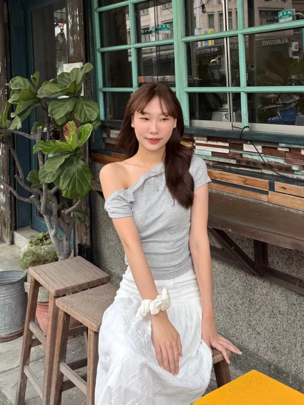 單肩夏日不對稱小性感上衣｜鬆弛感穿搭