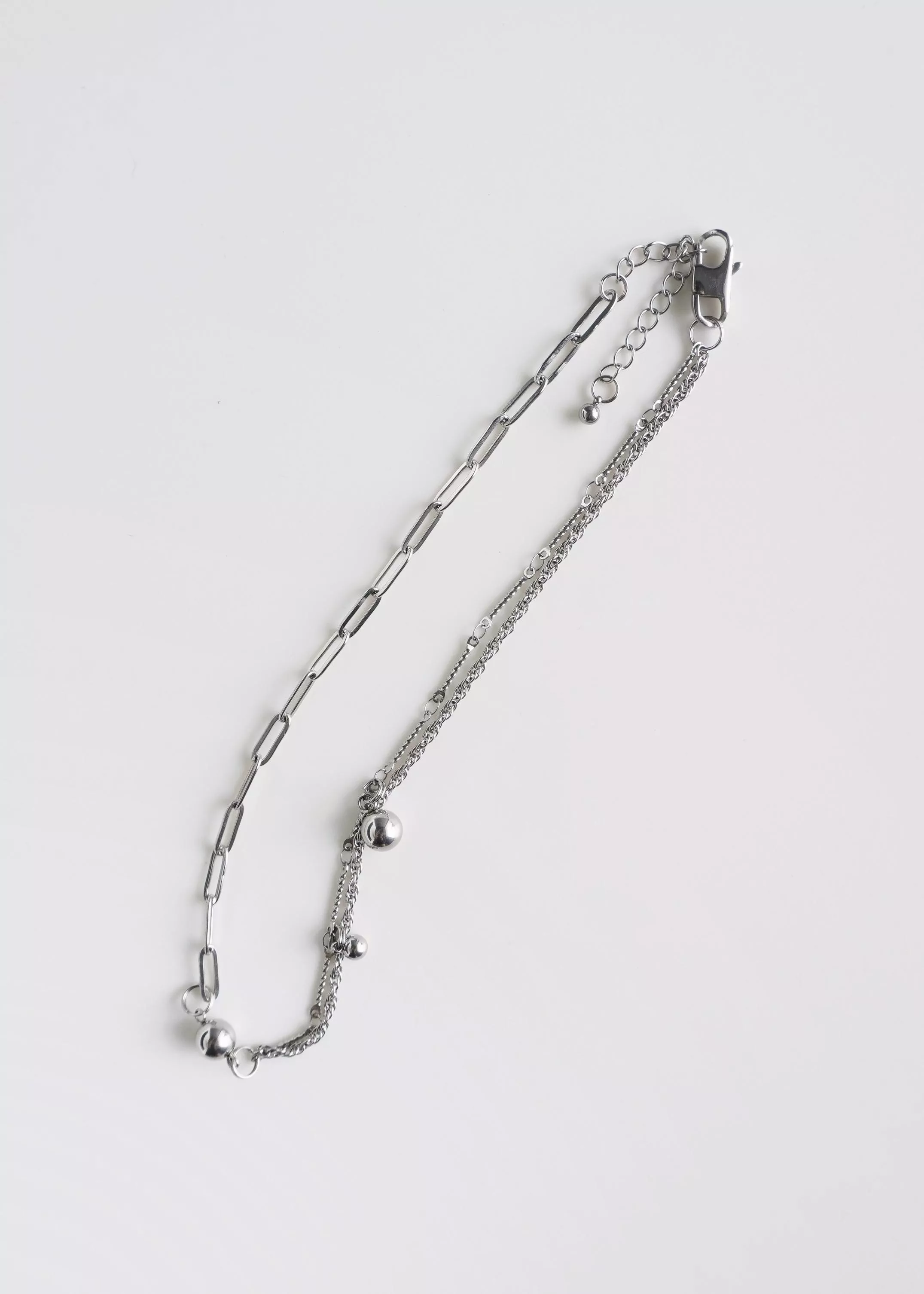 J05｜Tiny Sphere Accent Necklace