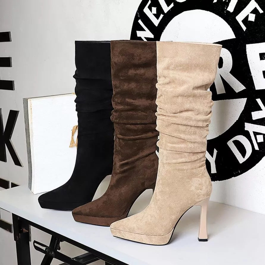 2025粗跟高跟尖頭防水台側拉鍊褶皺堆堆靴M672