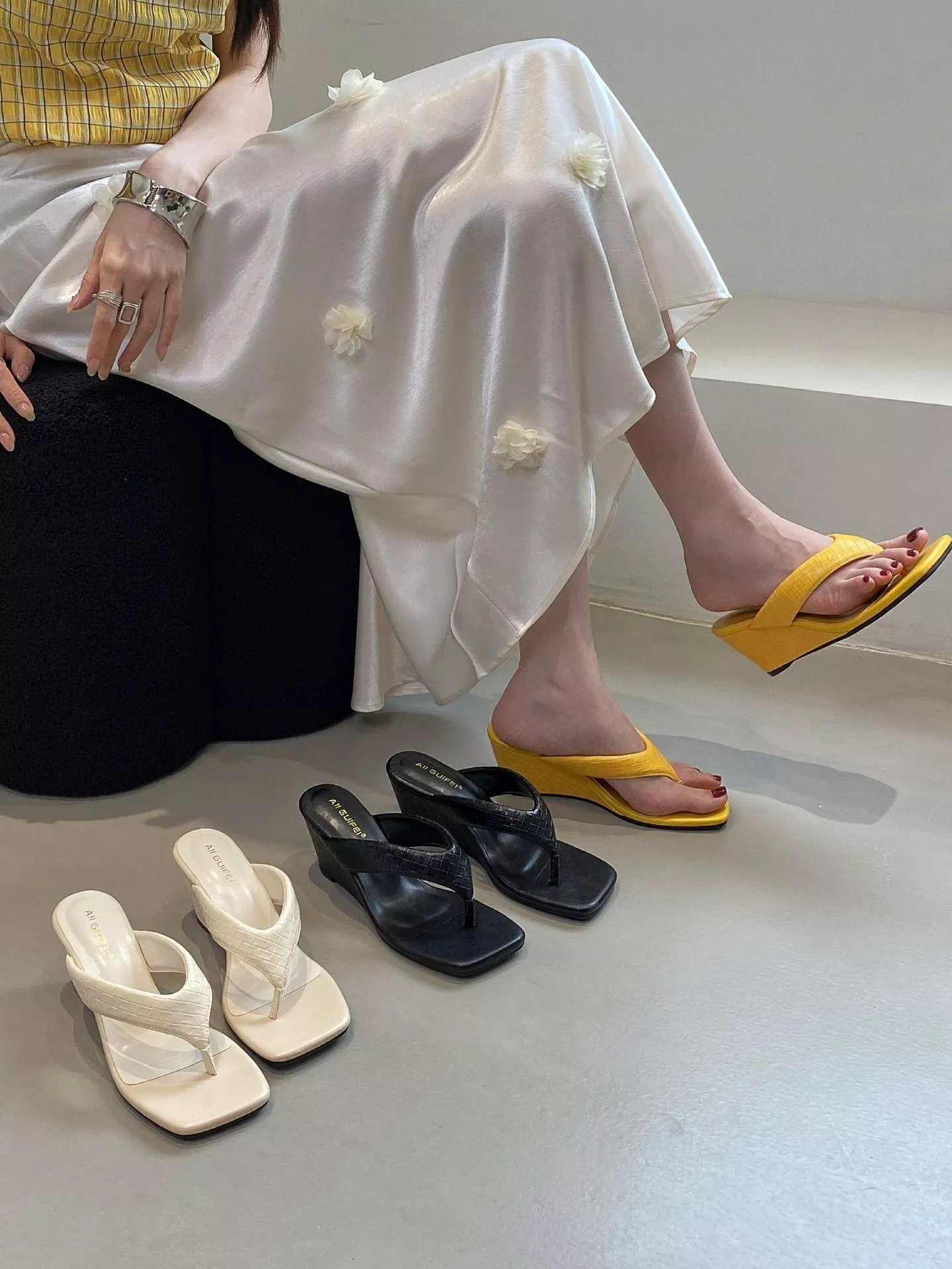 2026夏季新款時尚方頭人字拖A2657