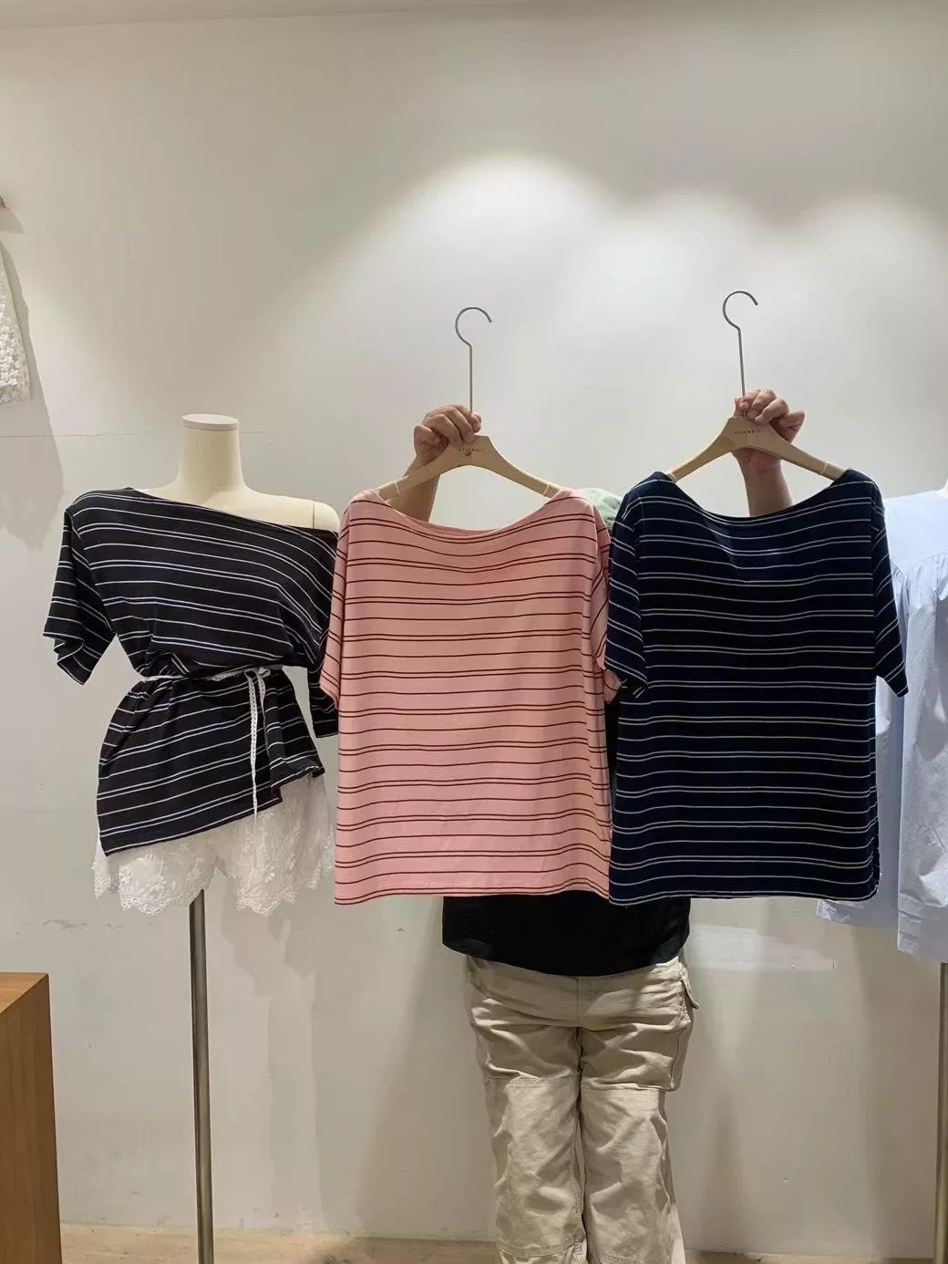 韓國東大門條紋寬領T（2色）