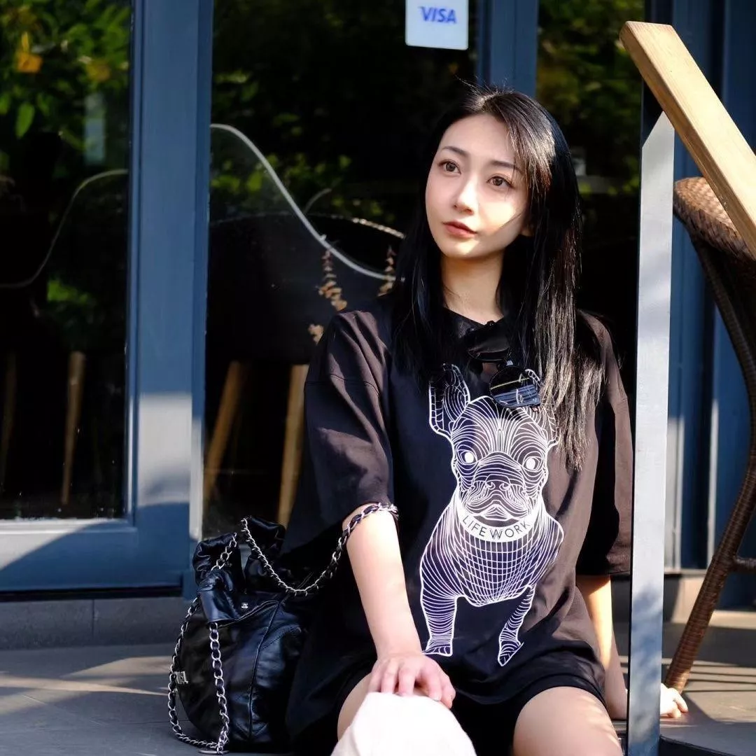 Kaos Unisex LIFE WORK Anjing Neon – Kaos Streetwear Hitam Fashion Korea 🐶 LIFE WORK 螢光狗狗T恤 韓系潮流寬鬆短袖 男女通用