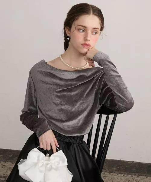 預購🇯🇵緞面一字領天鵝絨上衣