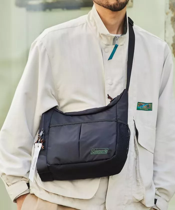 預購🇯🇵日本限定 Coleman 聯名機能休閒斜背包