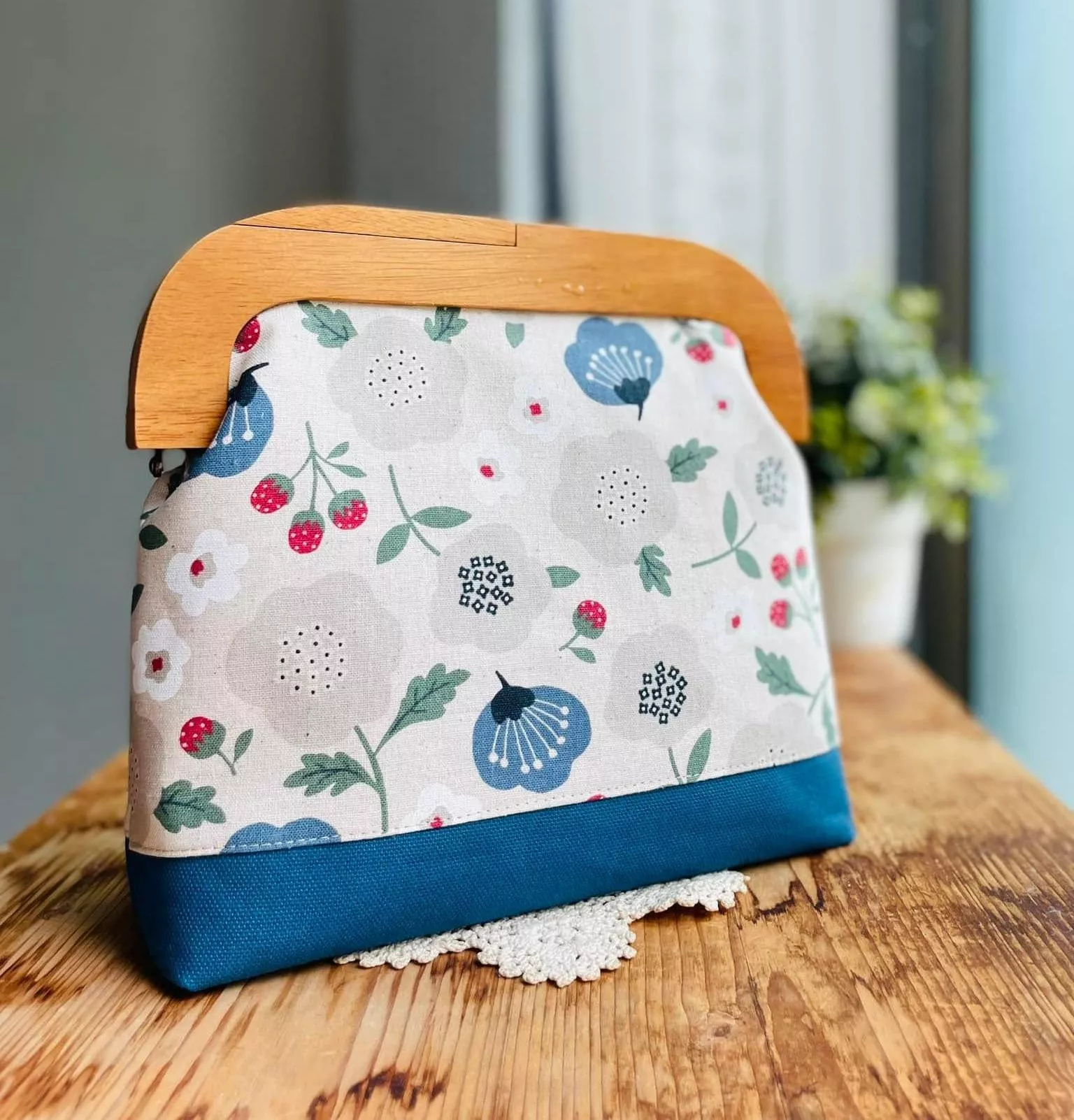 藍色話語木口金側背包