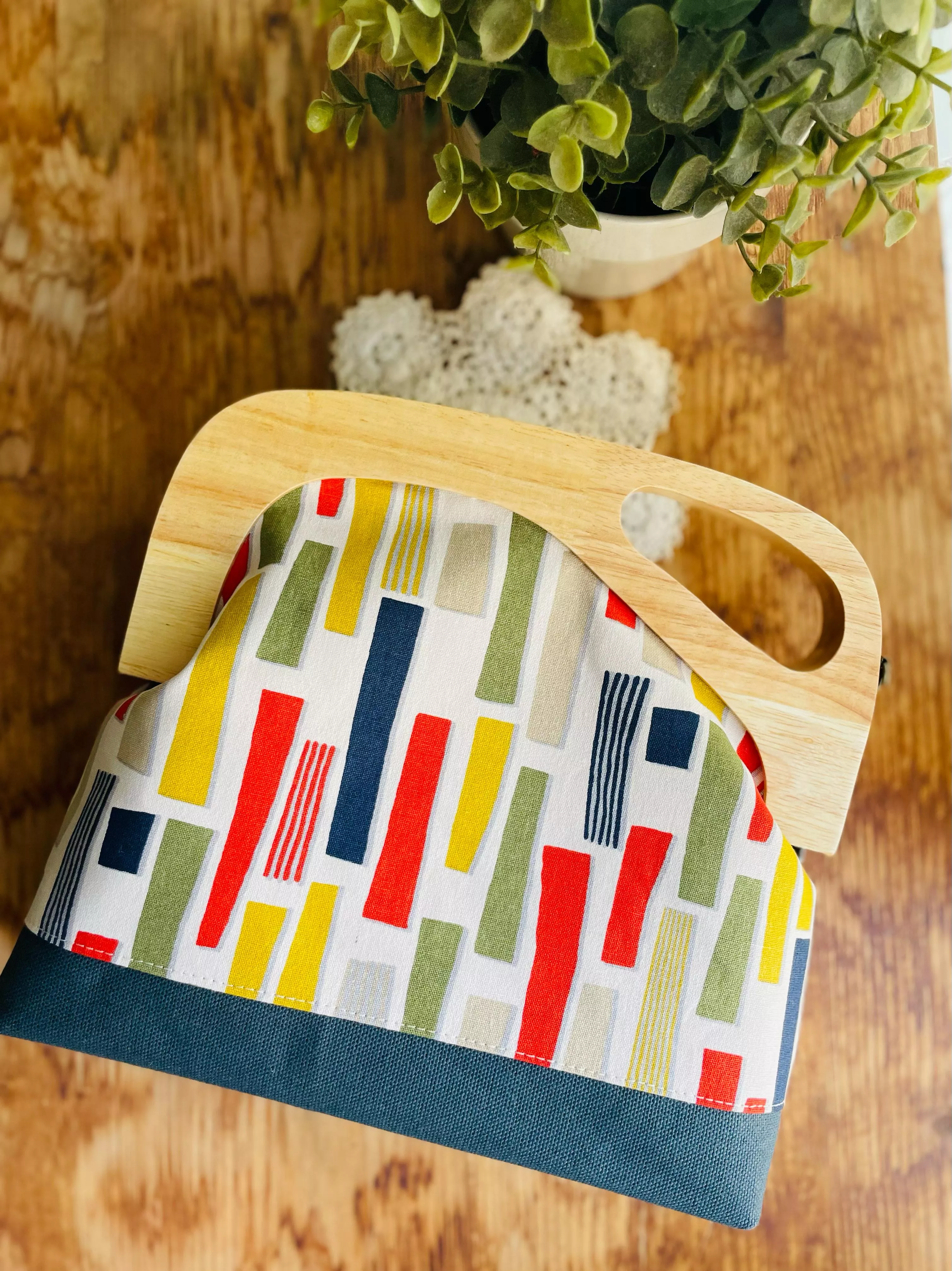 幾何斜木口金側背包