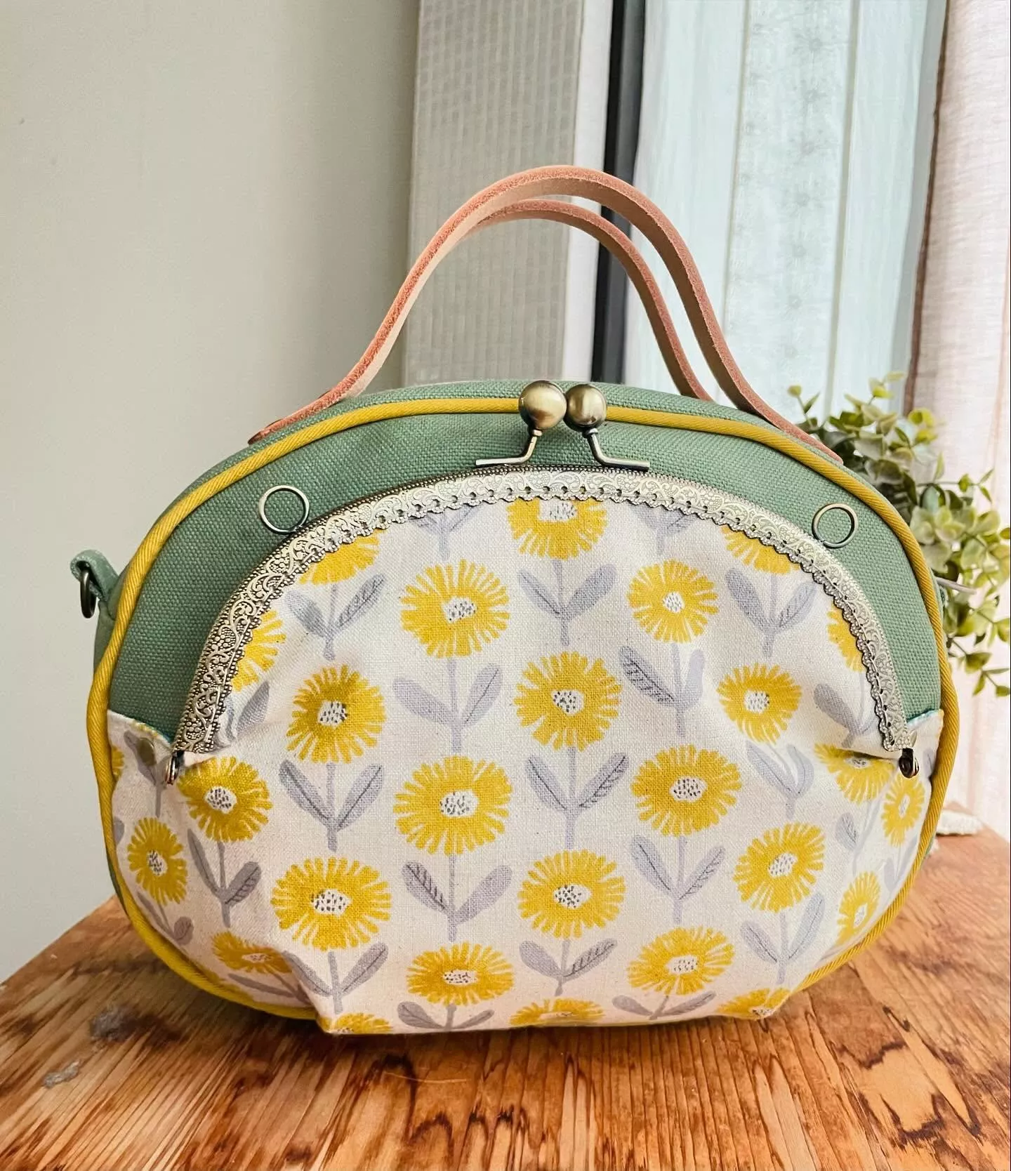 蛋形口金側背包