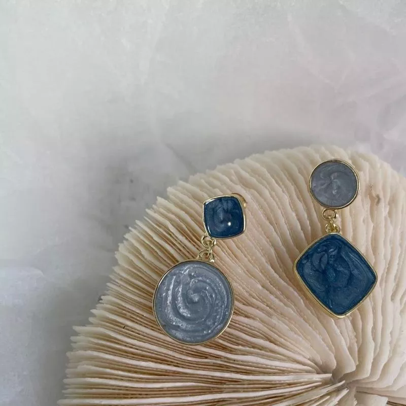 阿君的店 湛藍之色 S925銀耳針藍色滴釉不對稱耳環