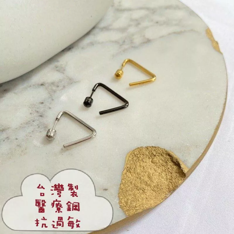 阿君的店 台灣製 醫療鋼 抗過敏 三角形百搭後鎖後轉珠耳環.耳釘