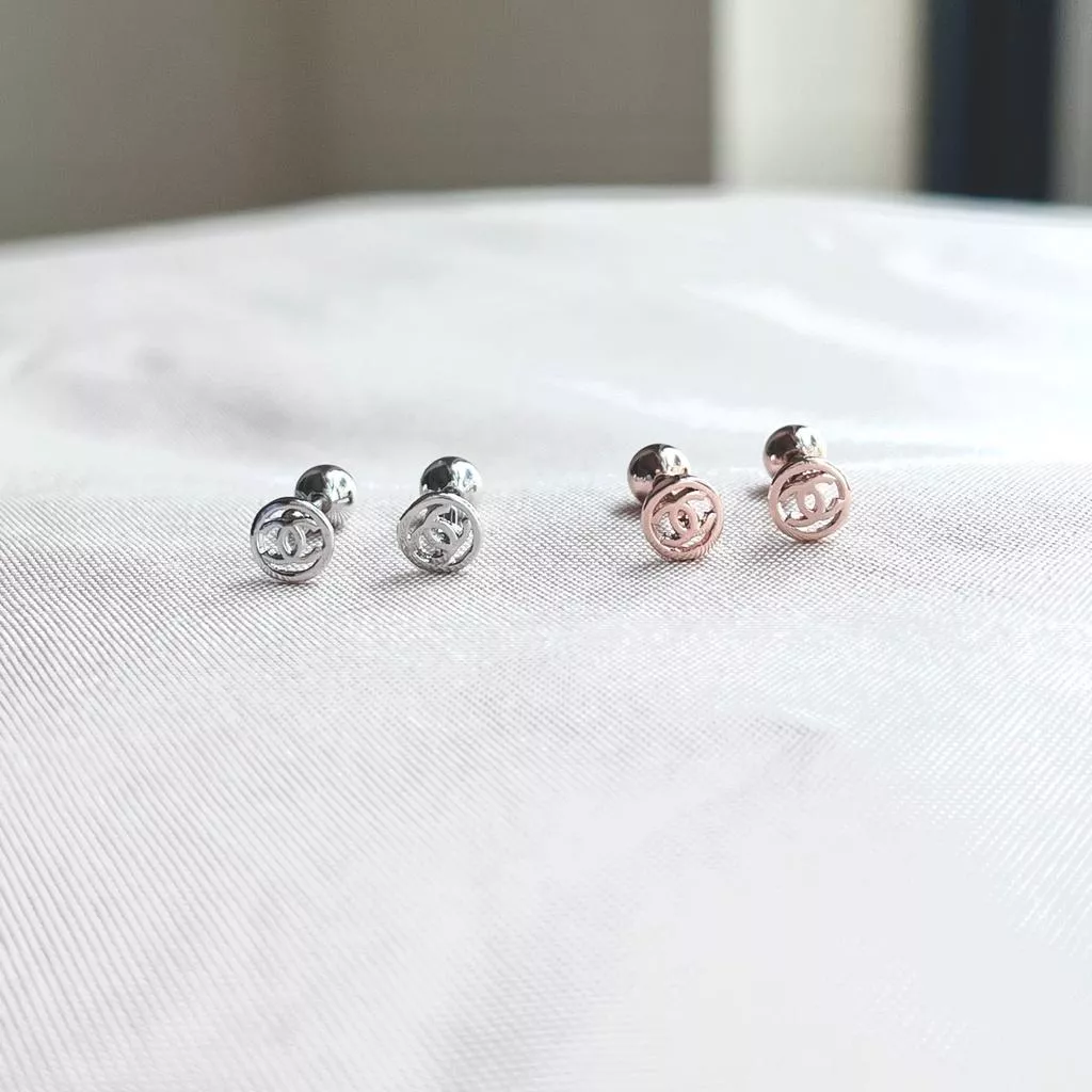 阿君的店 超迷你小香風雙C造型 鋼針抗過敏後鎖珠耳釘耳環（單支販售）