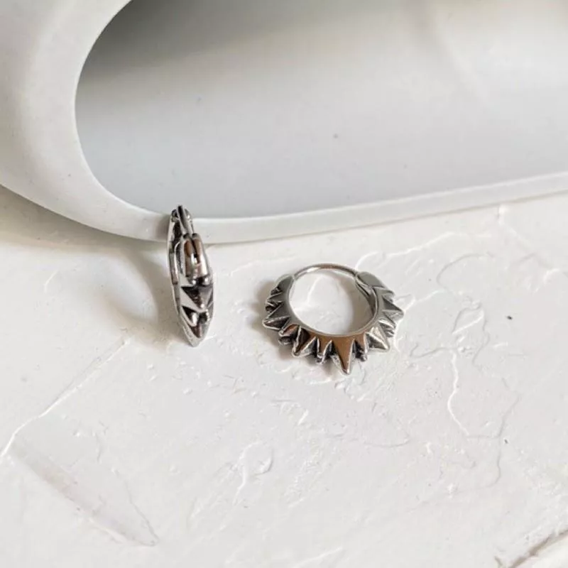 阿君的店 韓系個性明星鈦鋼中性龐克尖刺造型耳環