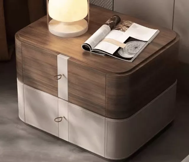 溫潤木紋 × 馬鞍皮｜床頭櫃