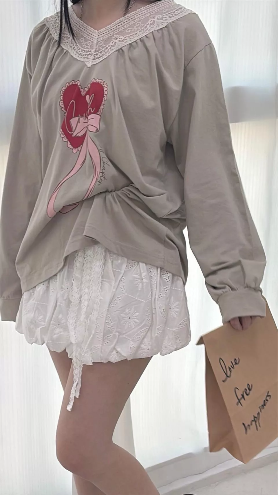 寬鬆蕾絲領愛心長袖上衣(預購)