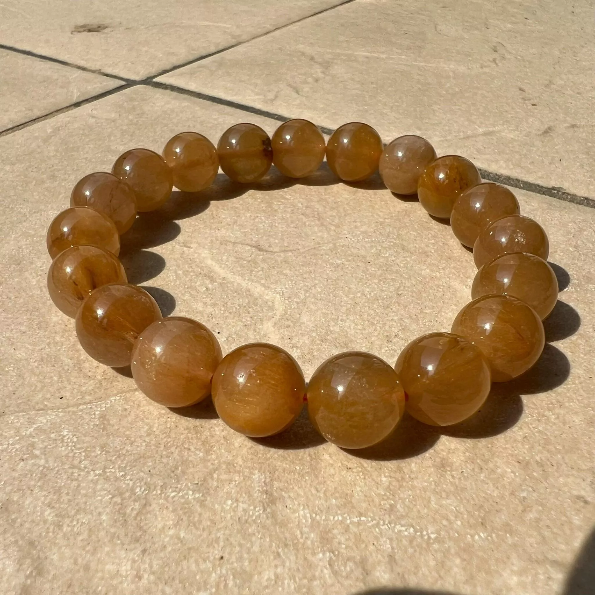 💛 陽光系療癒手串・黃兔毛來報到 💛☀️ 10.2mm 黃兔毛水晶手串｜溫柔力量 × 情緒安撫 × 氣場穩定