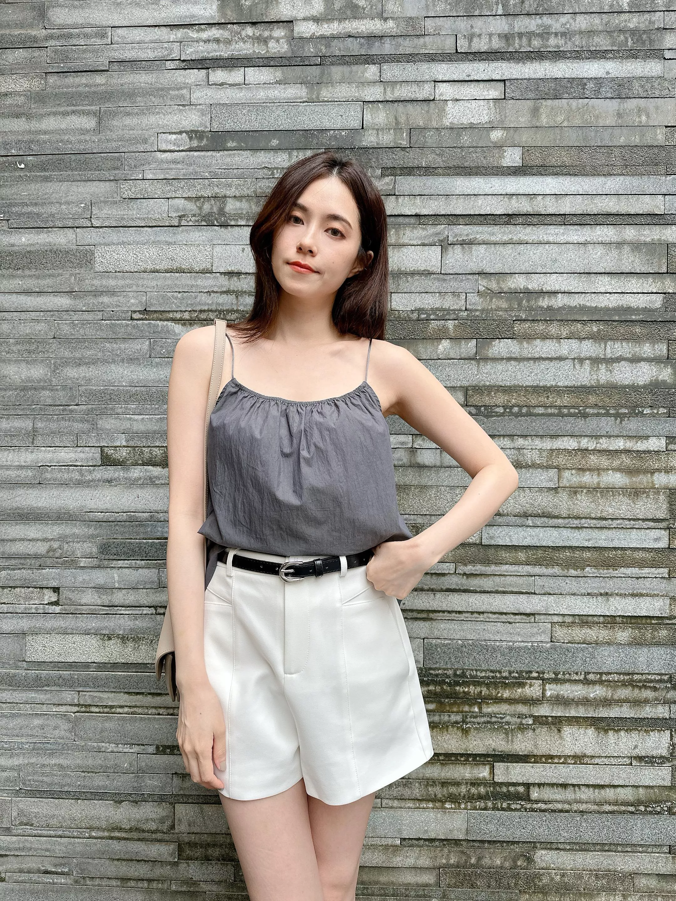 鬆緊露背細肩背心