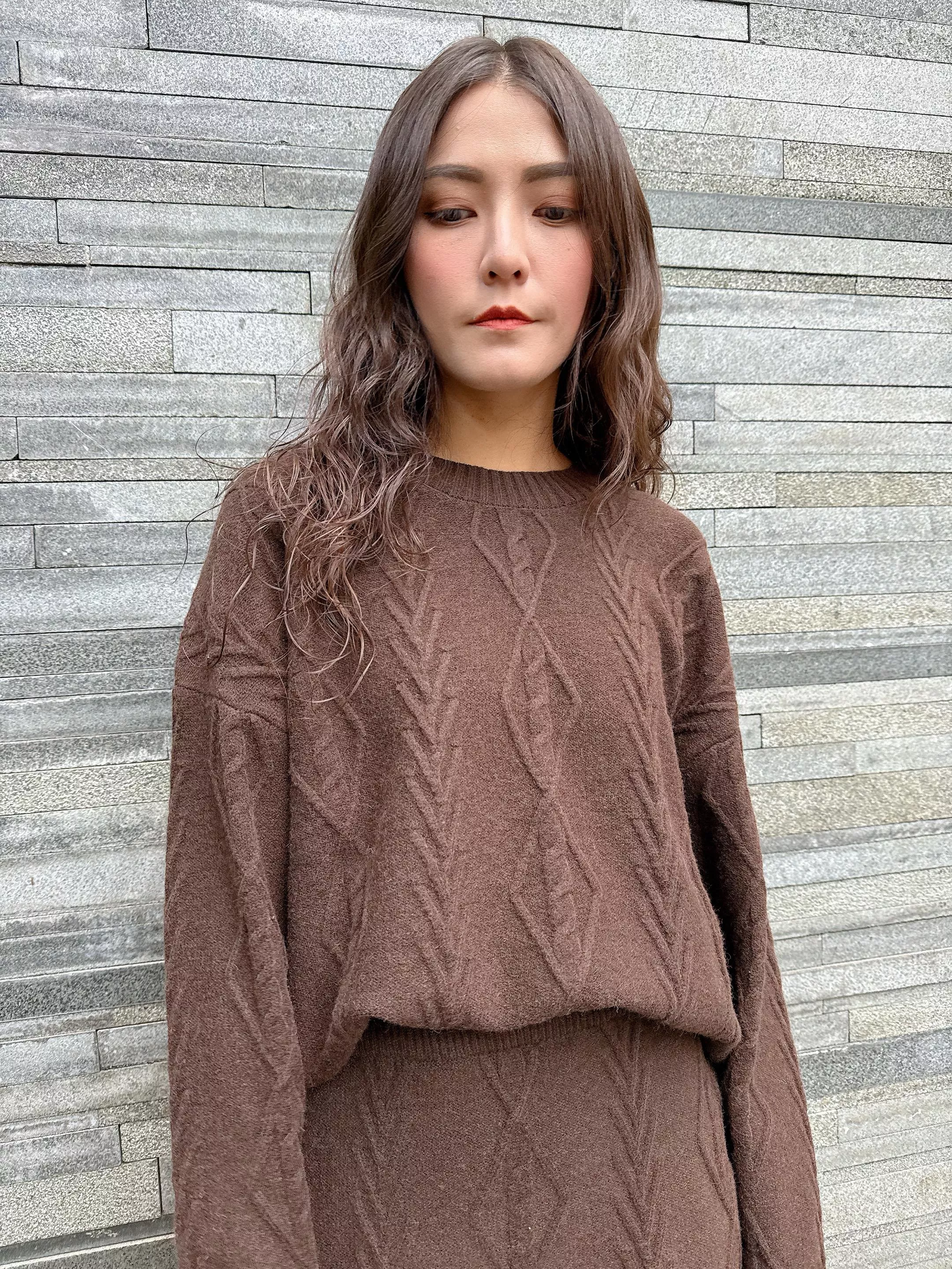 圓領麻花編織毛衣