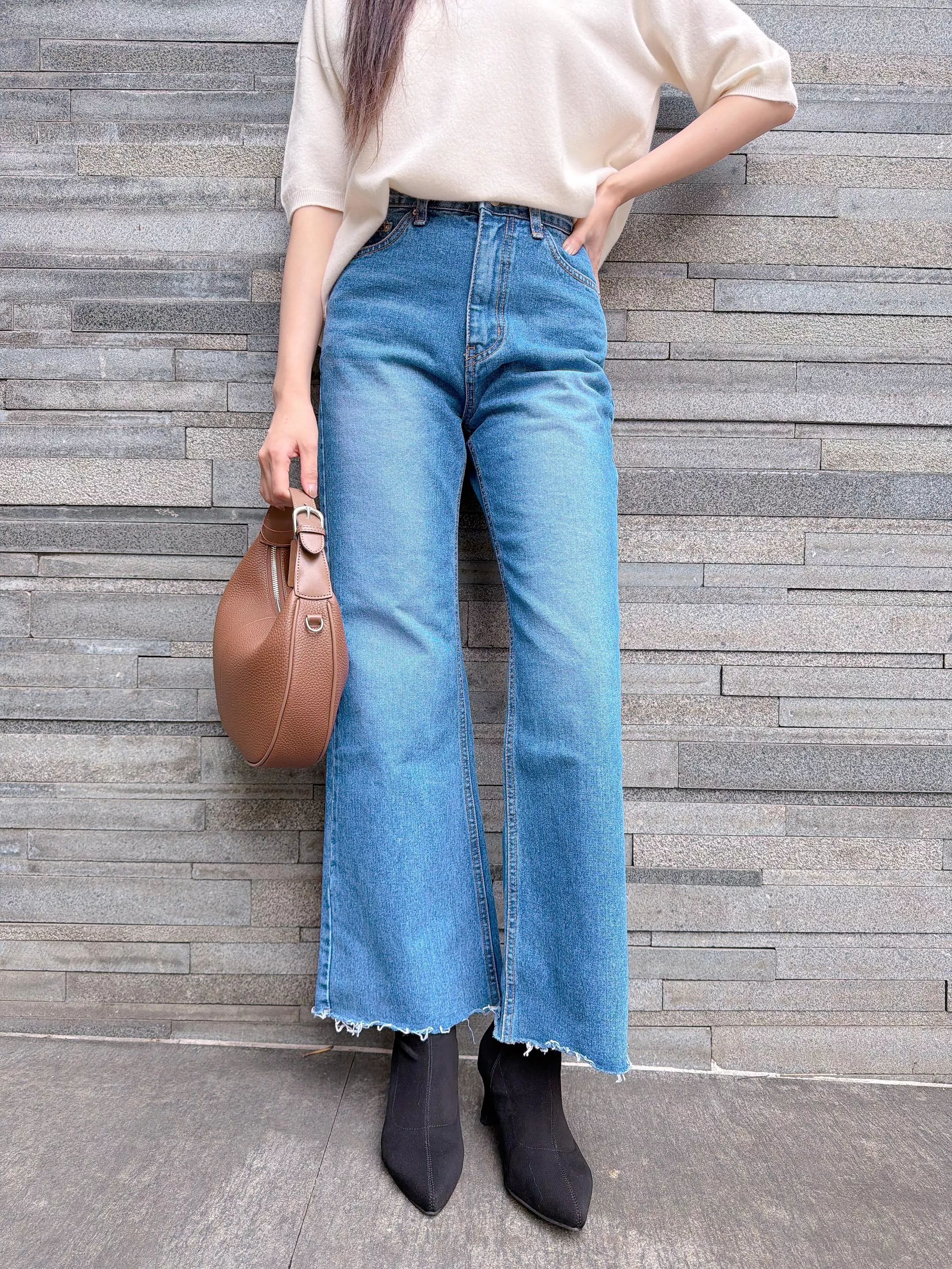 刷色微喇叭牛仔褲