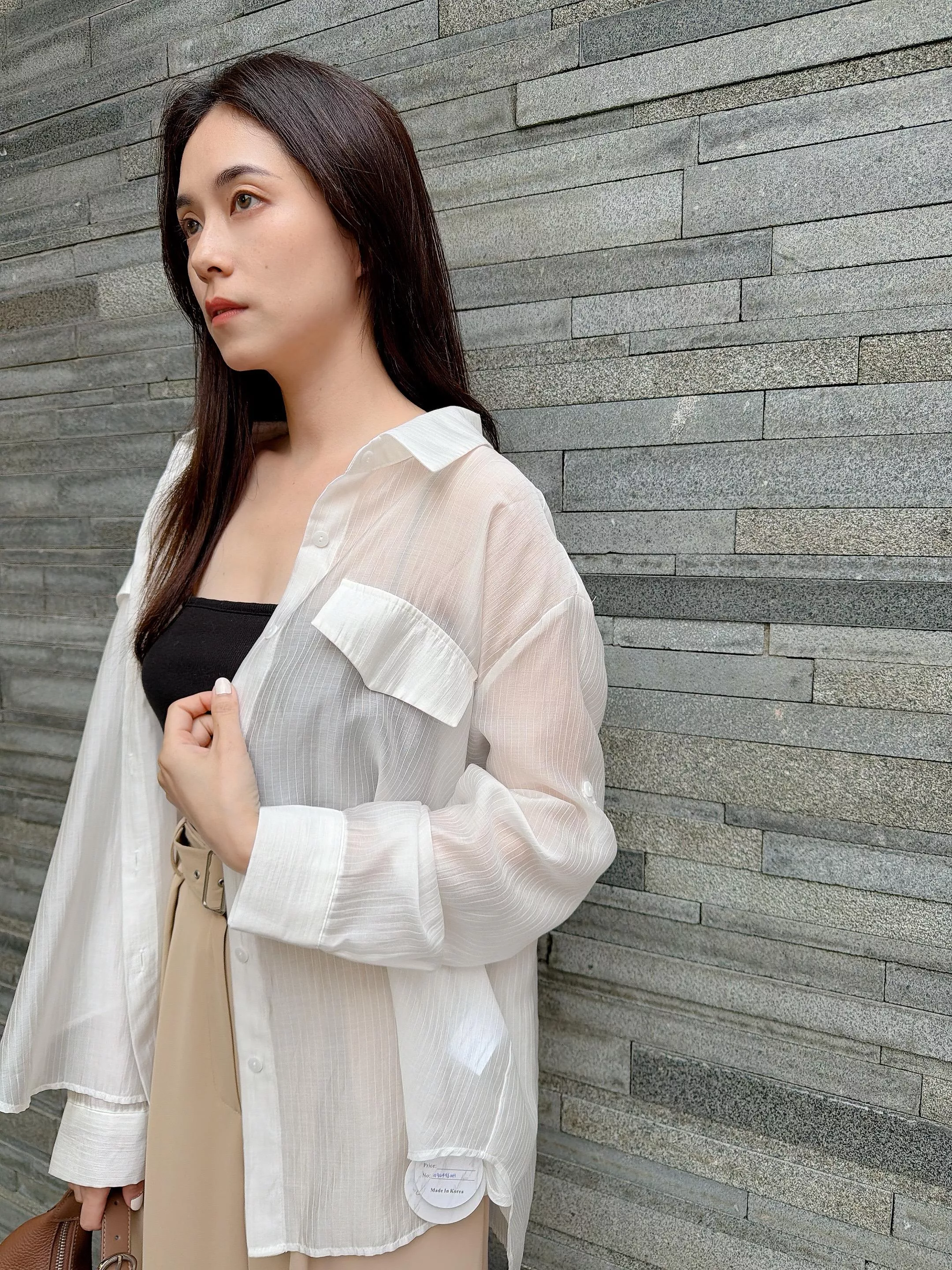 直條光澤透膚襯衫