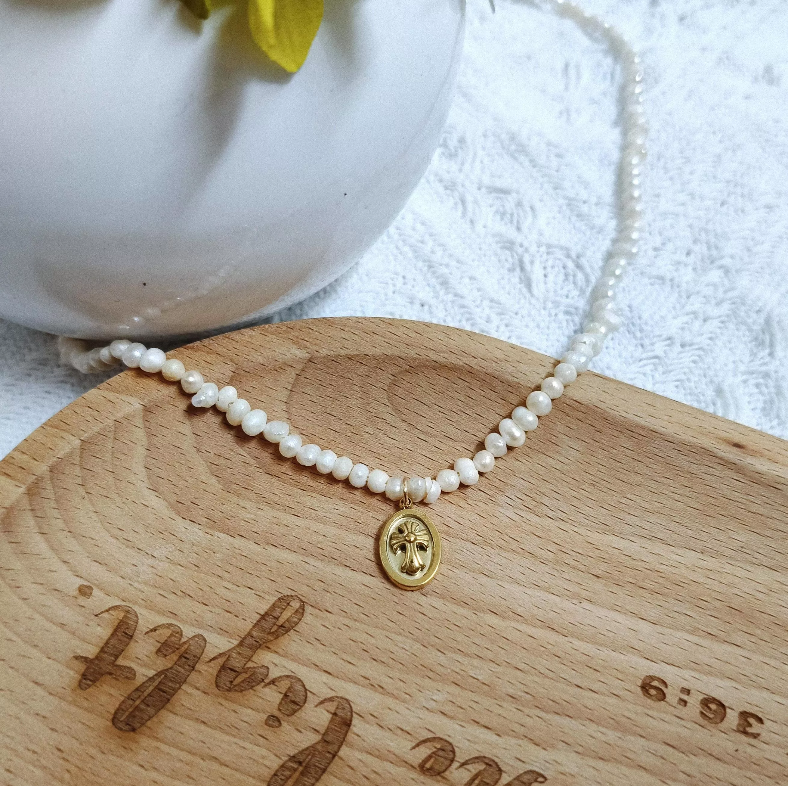 靜謚的妳-天然淡水珍珠包14K金復古十字架項鍊