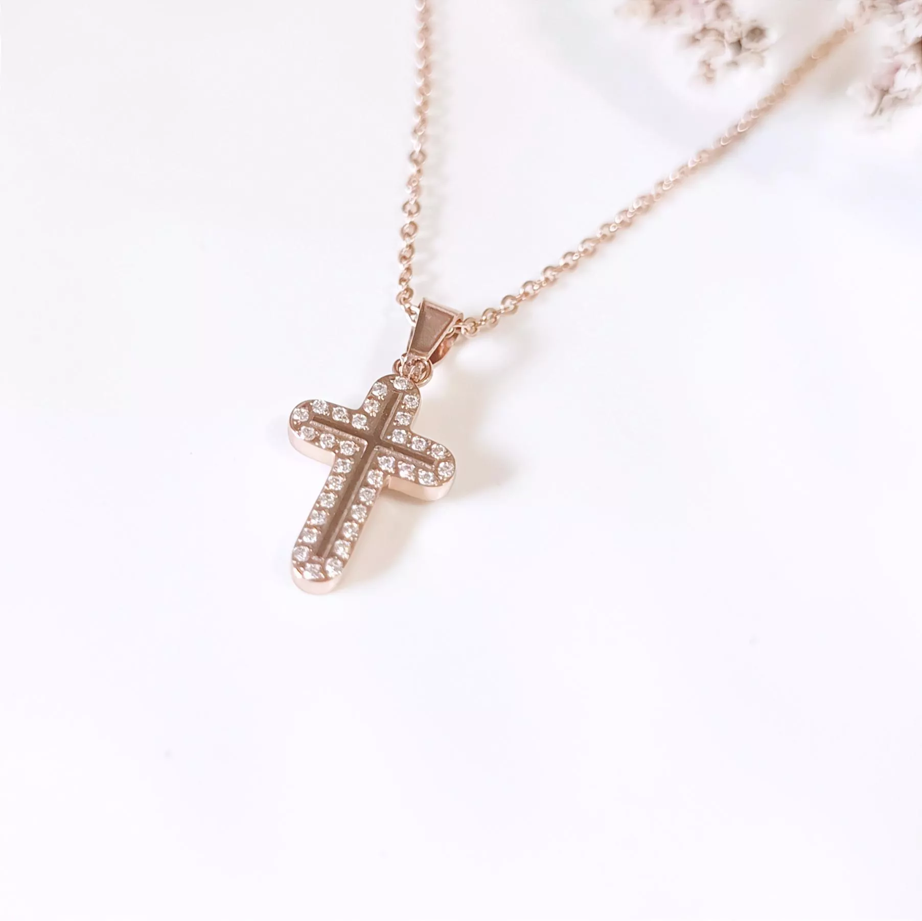鈦鋼玫瑰金鑲鑽十字架項鍊
