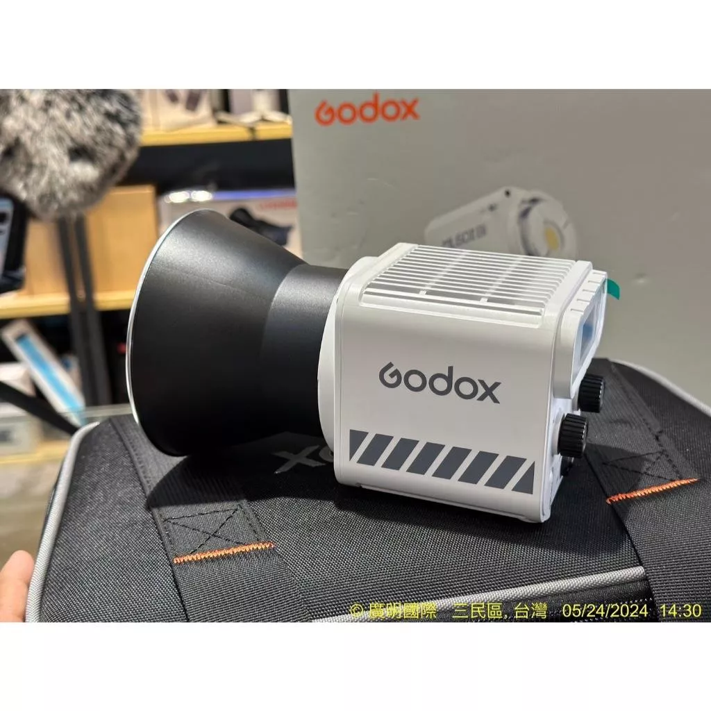 高雄出貨 ~公司貨~含稅開發票『視界』Godox神牛ML60IIBI便攜手持直播補光燈可調色溫外拍燈LED攝影柔光