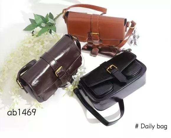 【DayByDay】現貨♡正韓 MYSTIC皮質磁吸扣式小方包 韓國東大門選品服飾新款