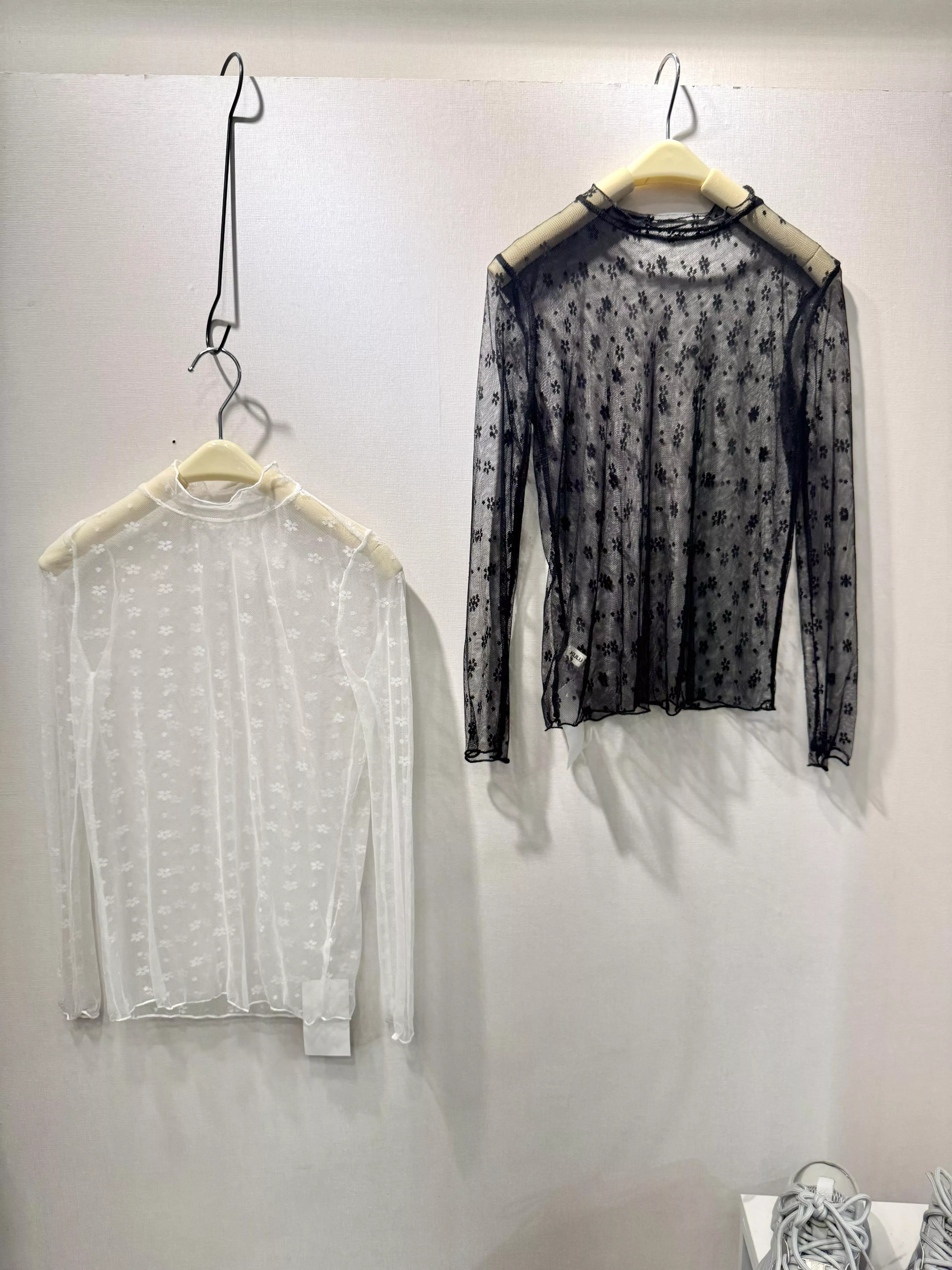 花朵刺繡透膚網紗內搭（兩色）