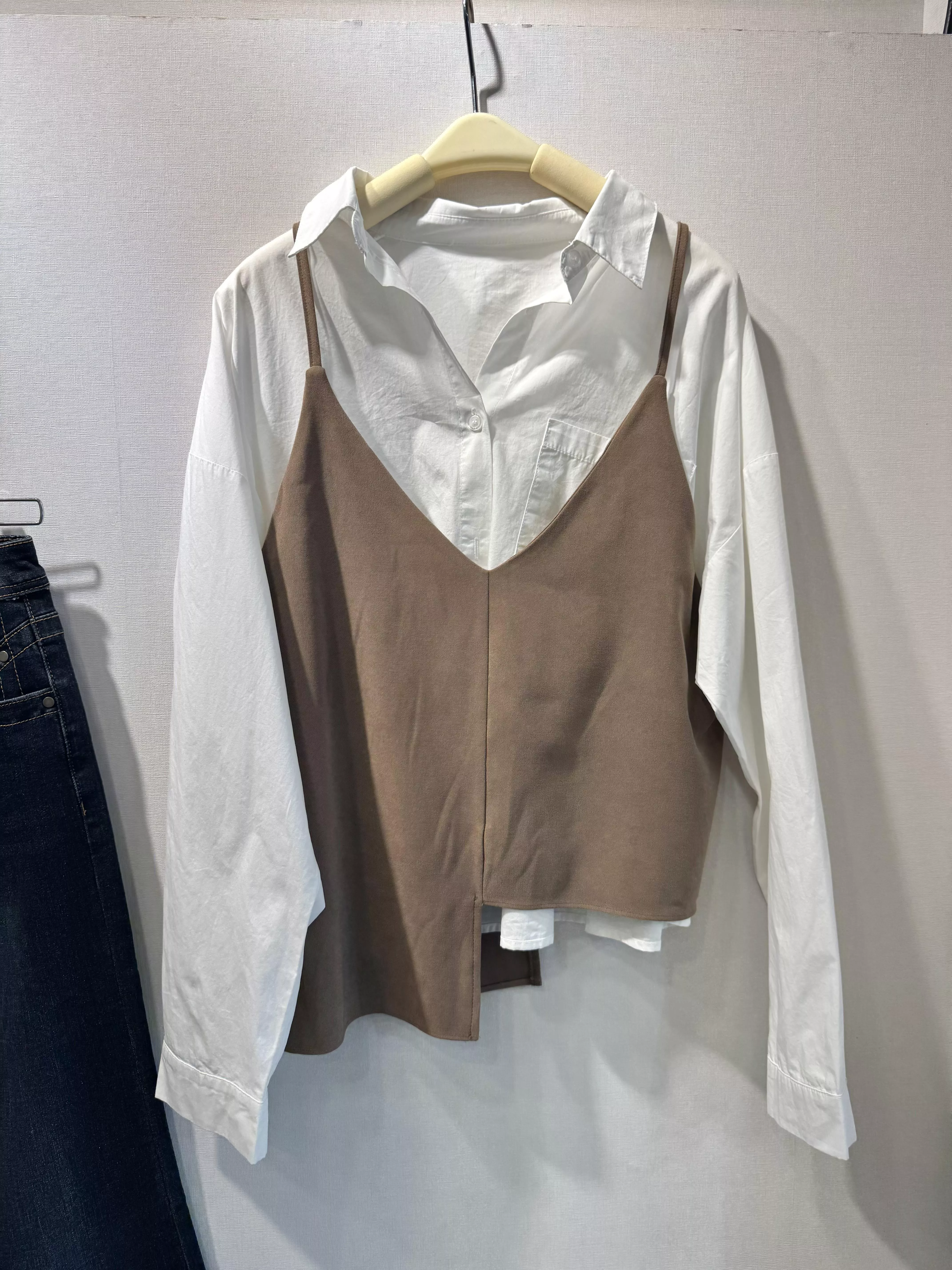 V領麂皮感細肩背心（駝色）