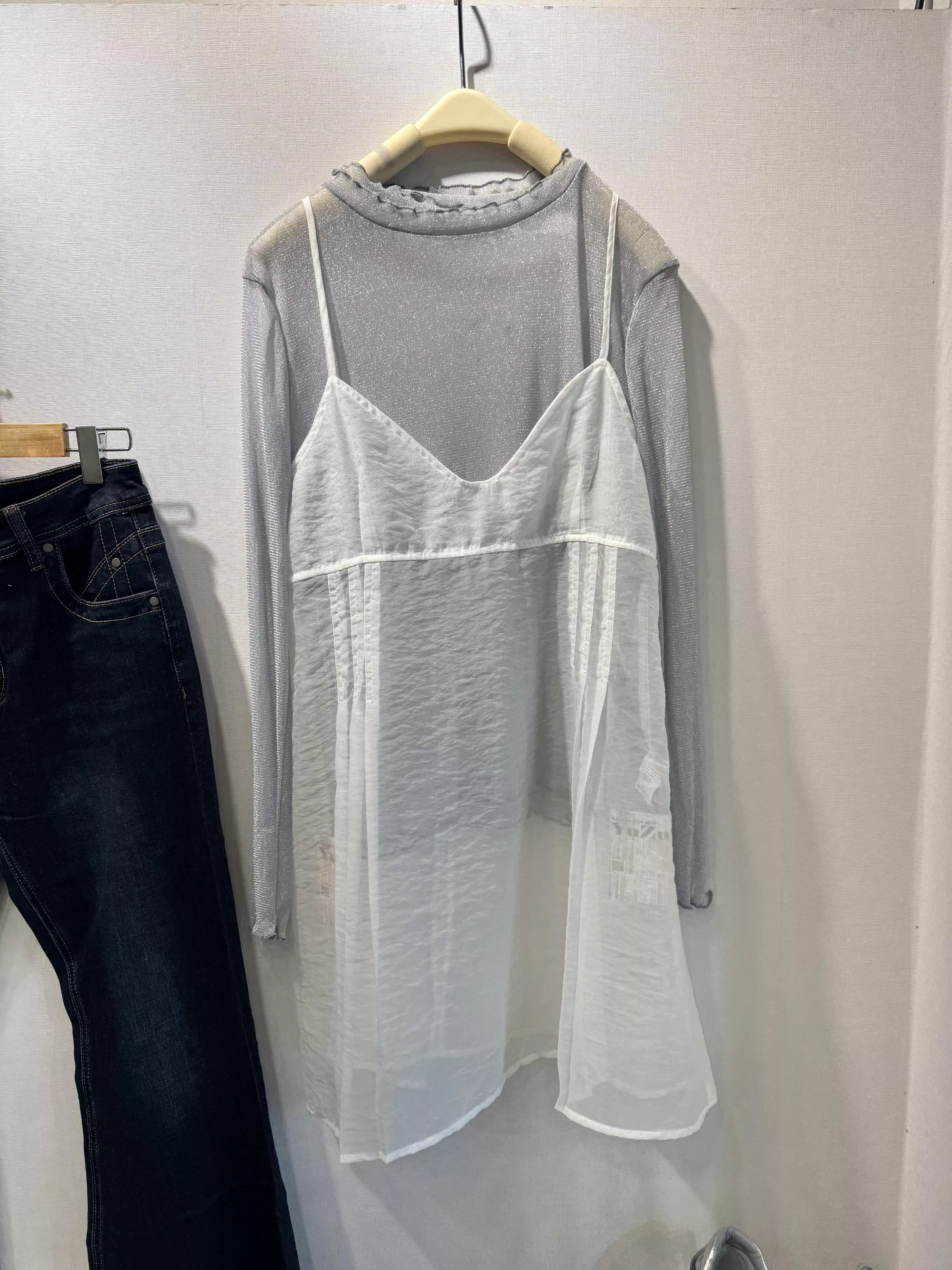 輕透感紗質吊帶背心上衣