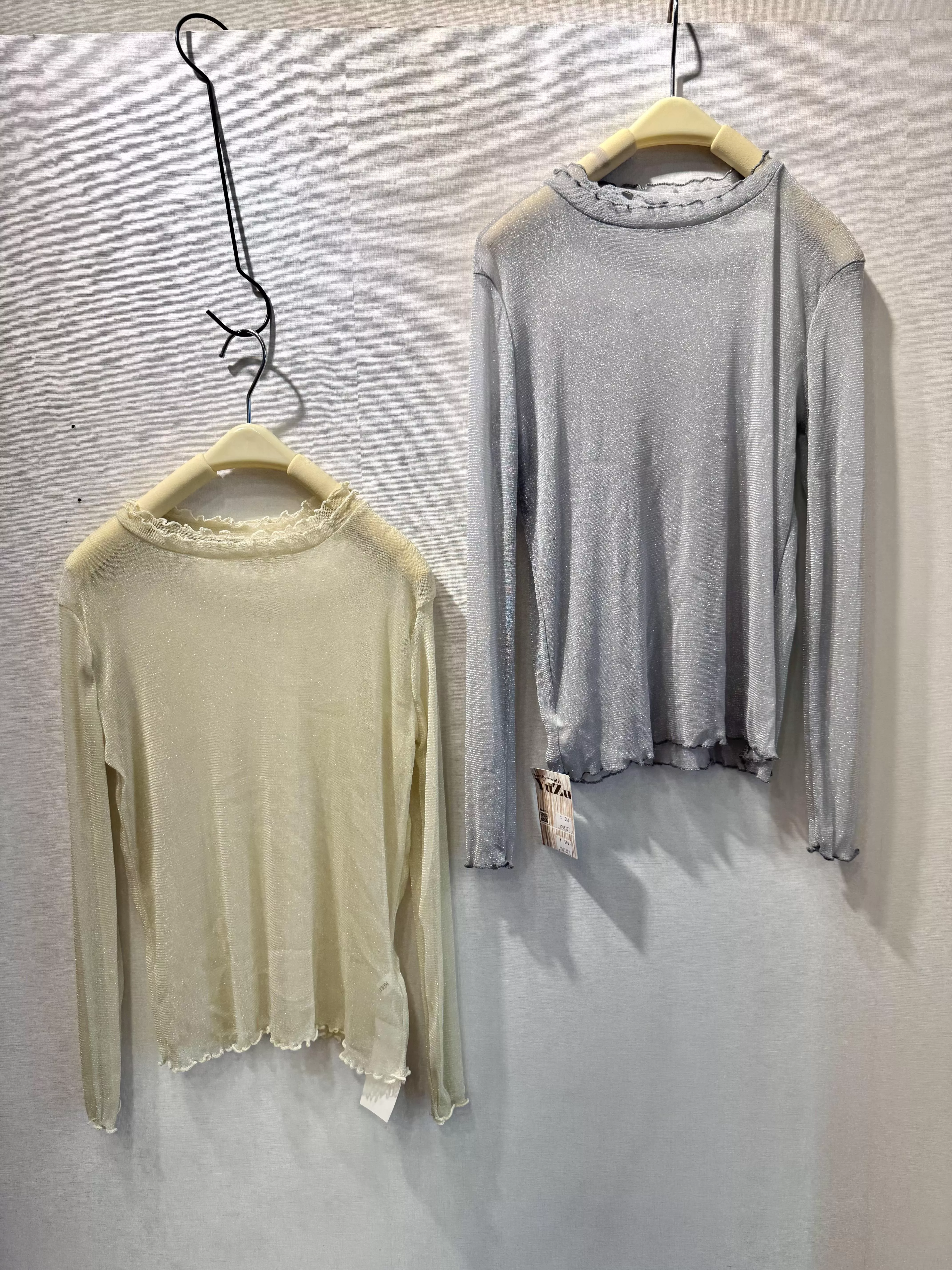 金屬感透膚內搭上衣