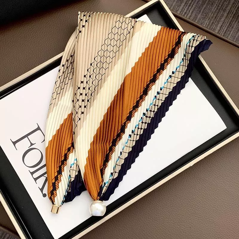 菱格線條抓皺領巾 (珍珠磁扣)