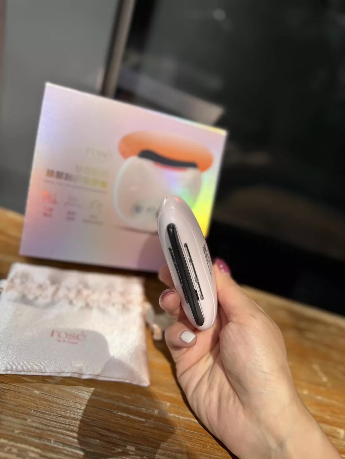 ROSE IS A ROSE 智能砭石臉部刮痧按摩儀