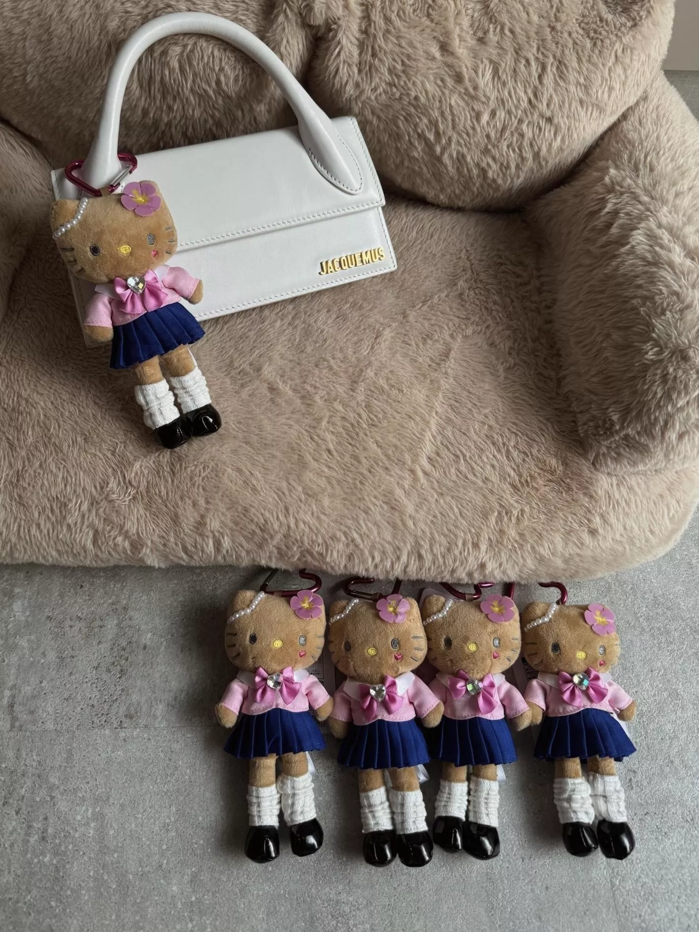 🇯🇵校園黑皮長腿KITTY吊飾