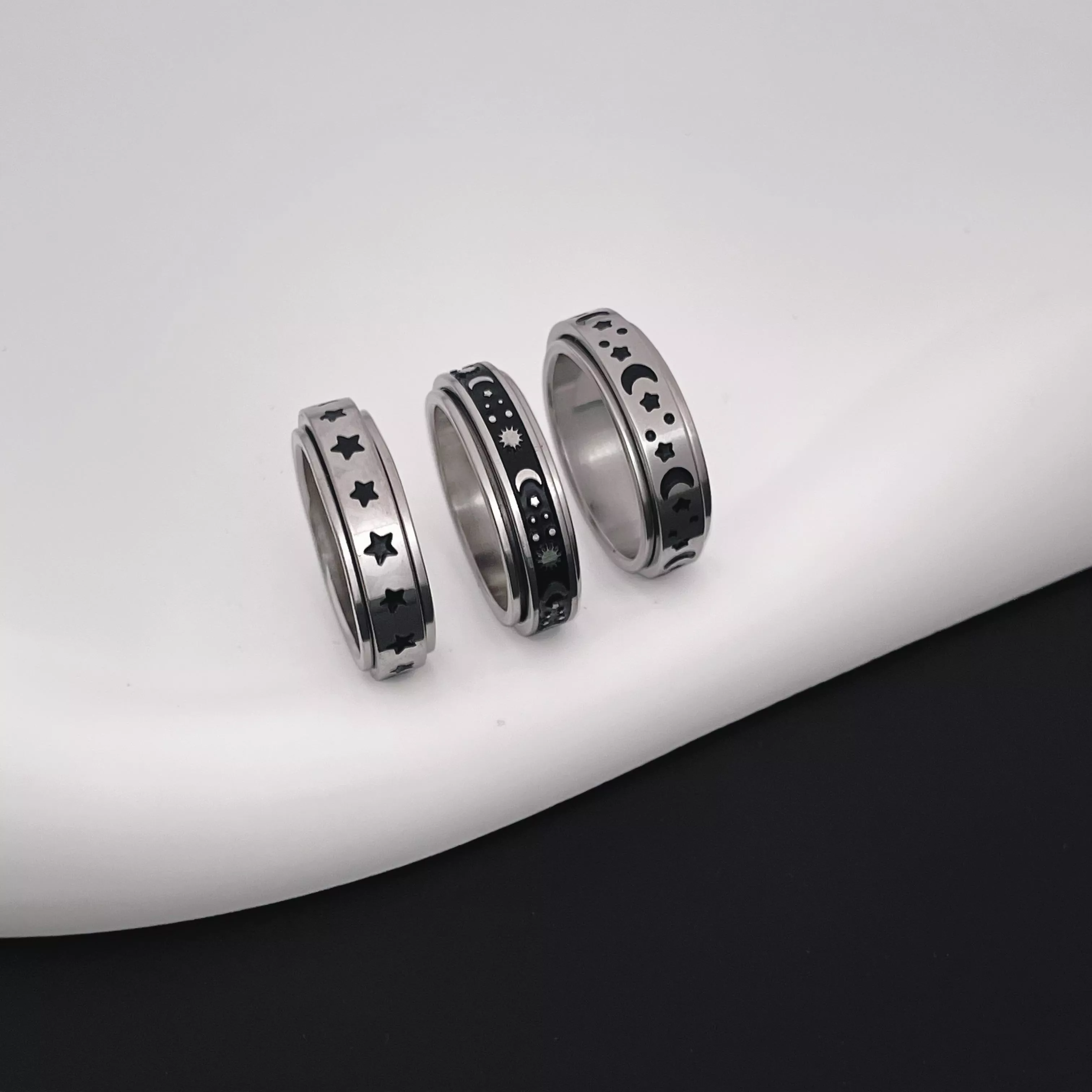 日月相環 (外圍可轉動)