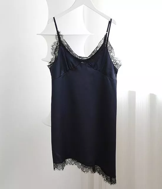 柔霧月光蕾絲緞面細肩洋裝