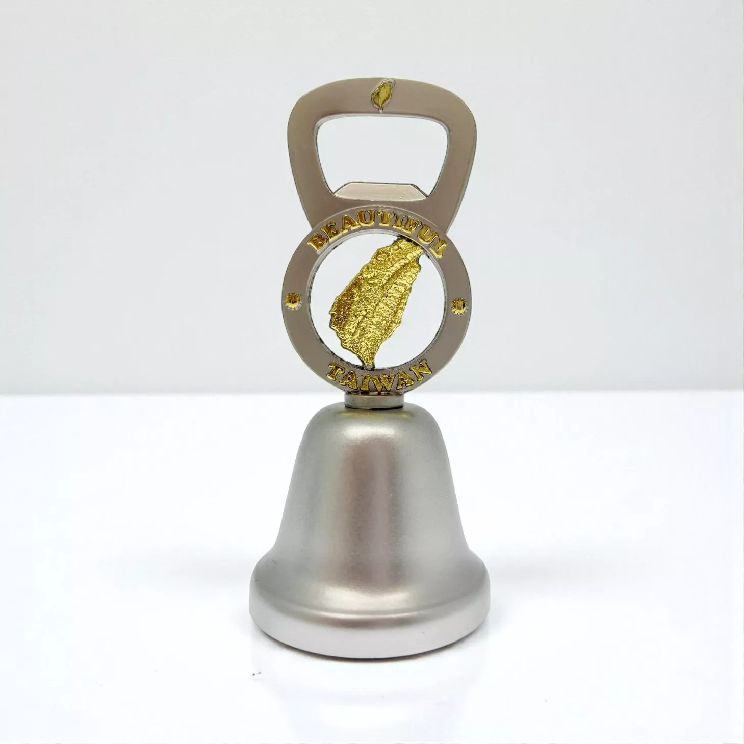 雕刻台灣島 – 金屬餐鈴｜Engraved Taiwan Island – Metal Dinner Bell