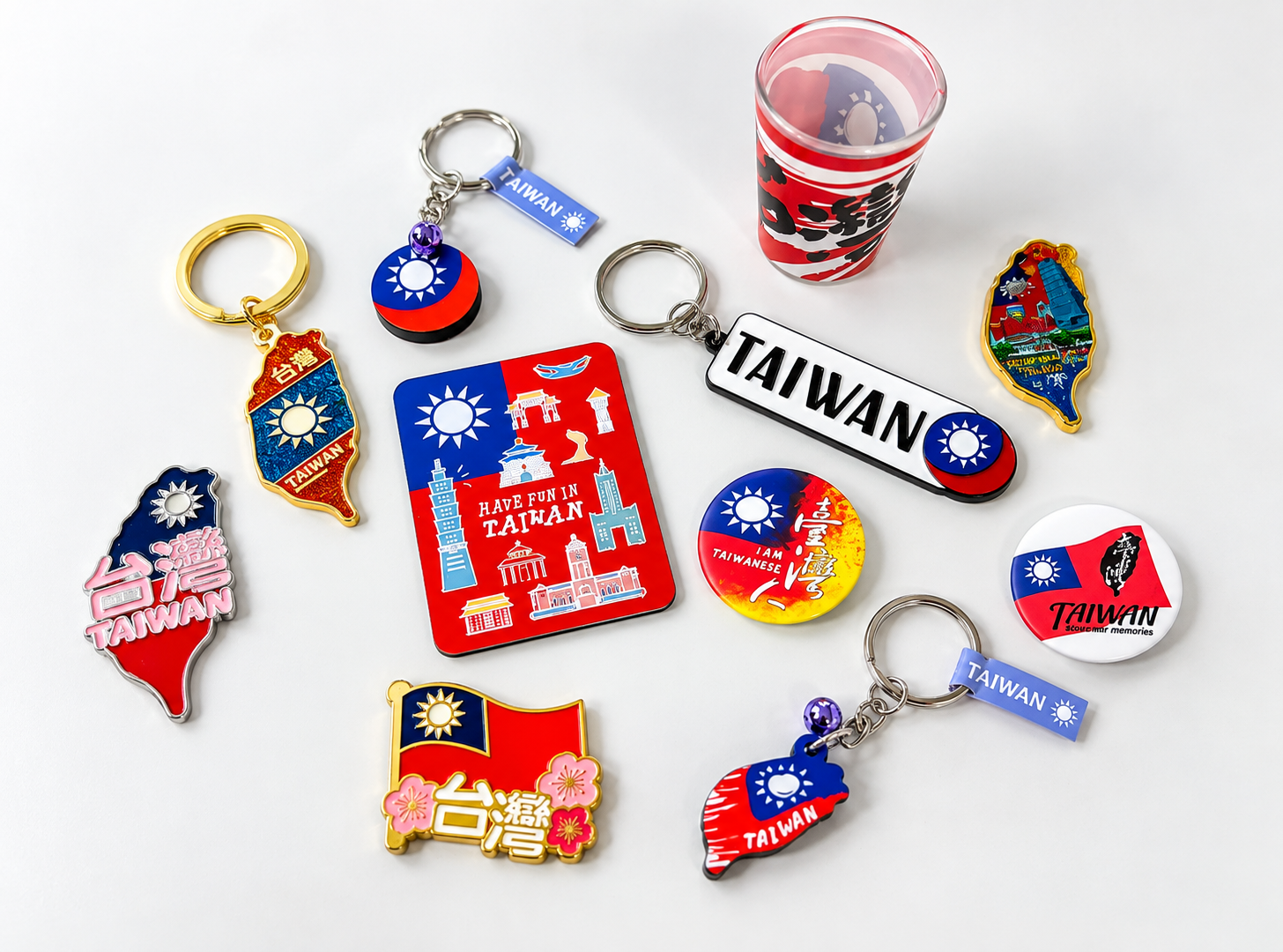 台灣國旗系列鑰匙圈與特色紀念品，包含台灣地圖、國旗及TAIWAN文字造型