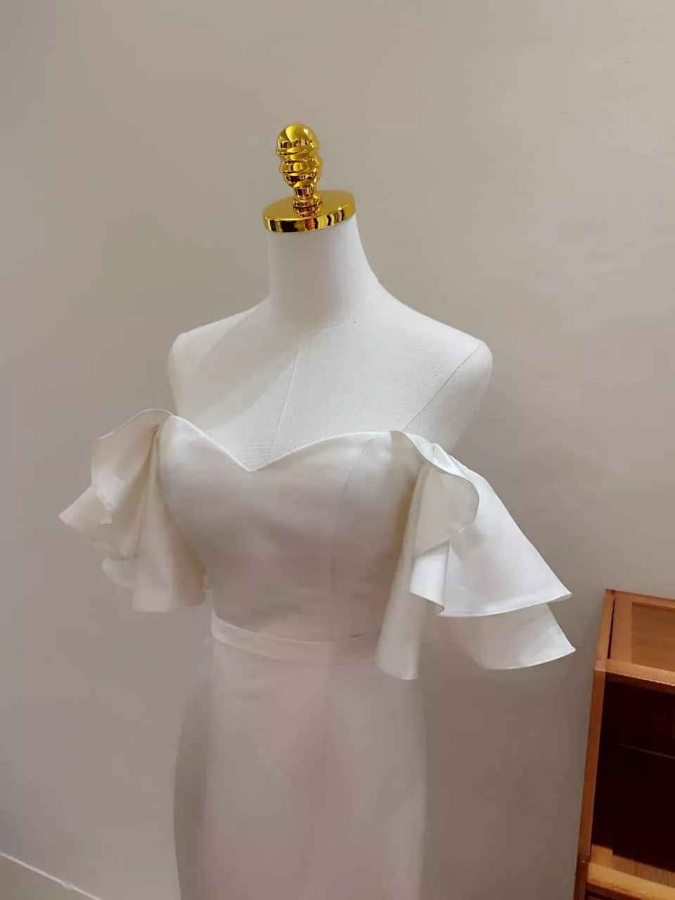 現貨 二手婚紗 二手禮服 小禮服 宴會服 音樂會服裝 表揚大會禮服 婚紗 白紗 晚禮服 婚禮 畢業舞會 禮服 魚尾