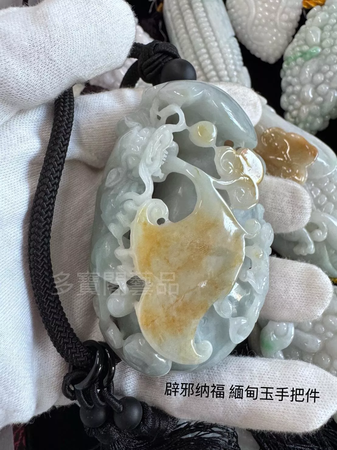 辟邪納福 /特級天然緬甸玉手把件