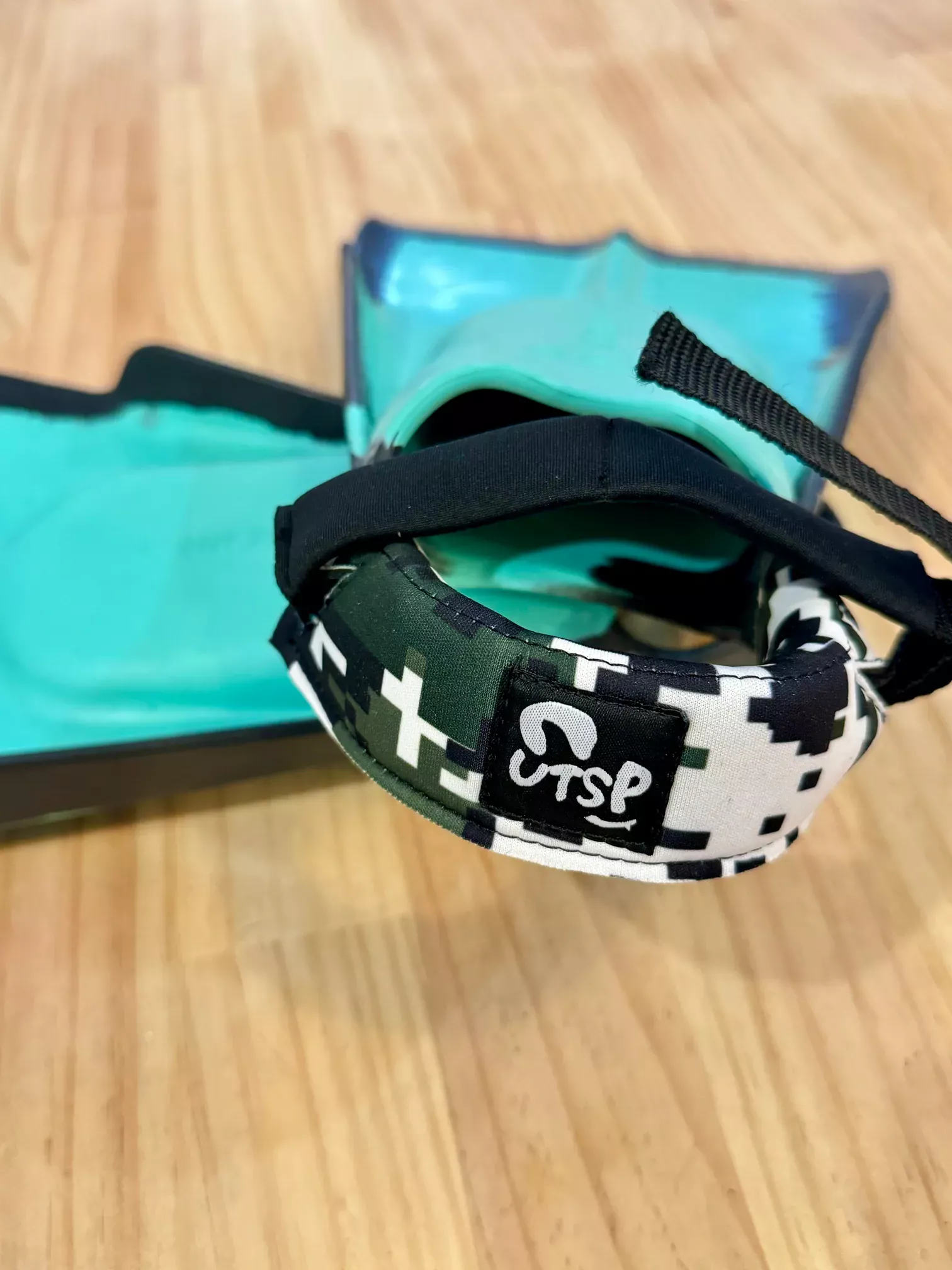 Outside Paradise 腳跟 防掉繩