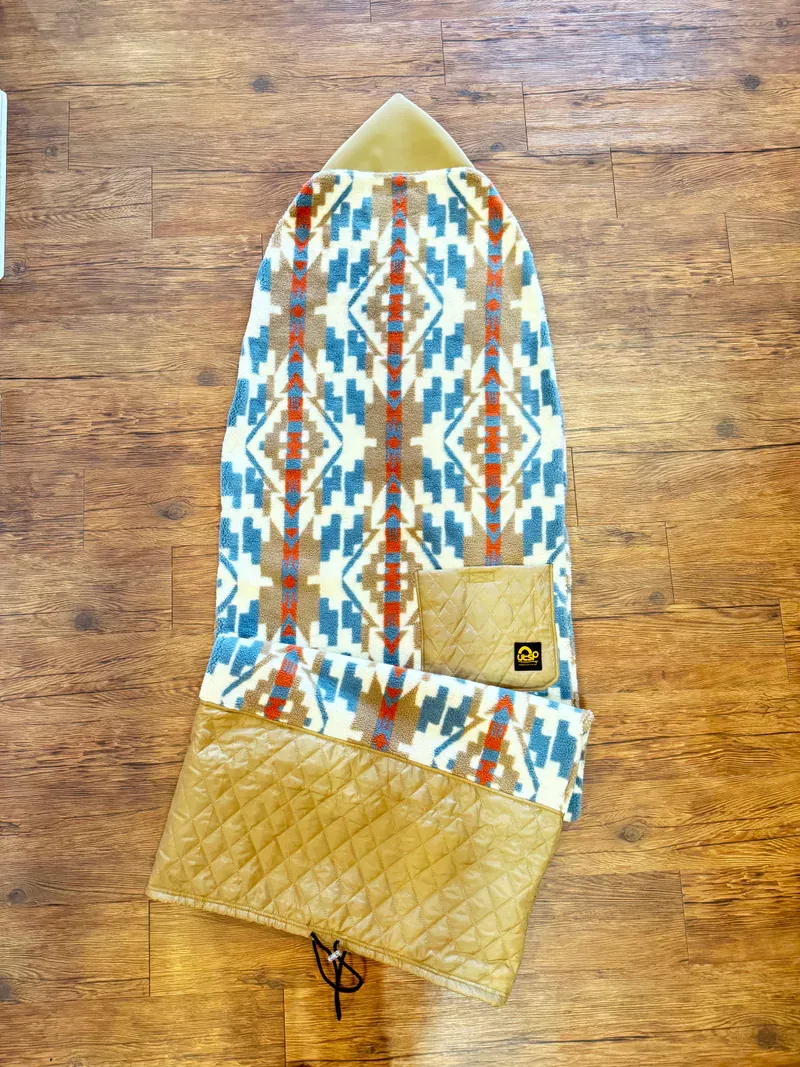 Outside Paradise 魚板絨毛板袋